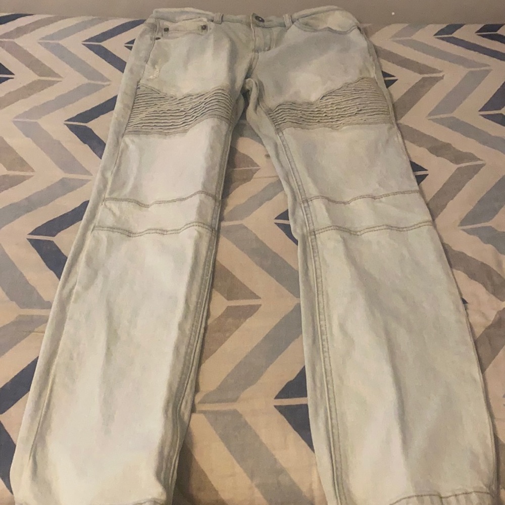 Distressed light cooler jeans